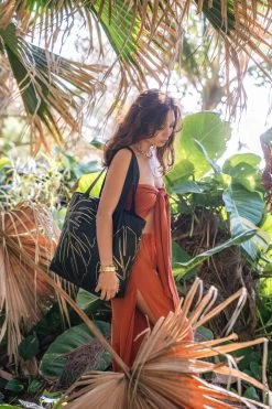 Lanai Tote Bag -Luna Beach Shop DAY26906 0206 Bag Gold Black Lifestyle