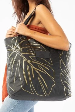 Lanai Tote Bag -Luna Beach Shop DAY26906 0206 Bag Gold Black Lifestyle1